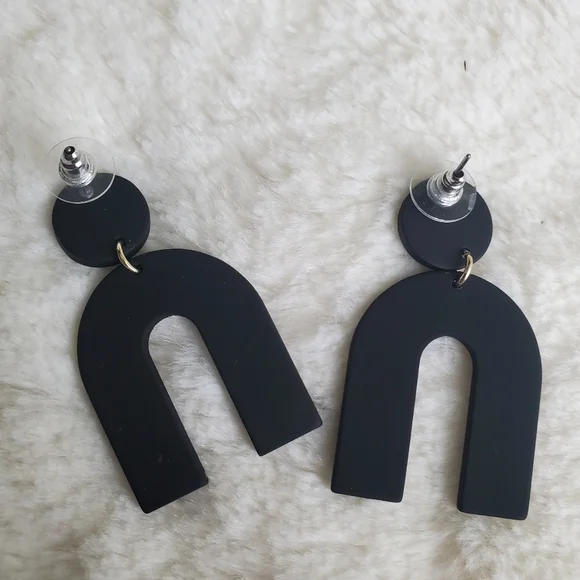 3 /$15 New Boutique Halloween Ghost Earrings - Picture 3 of 4